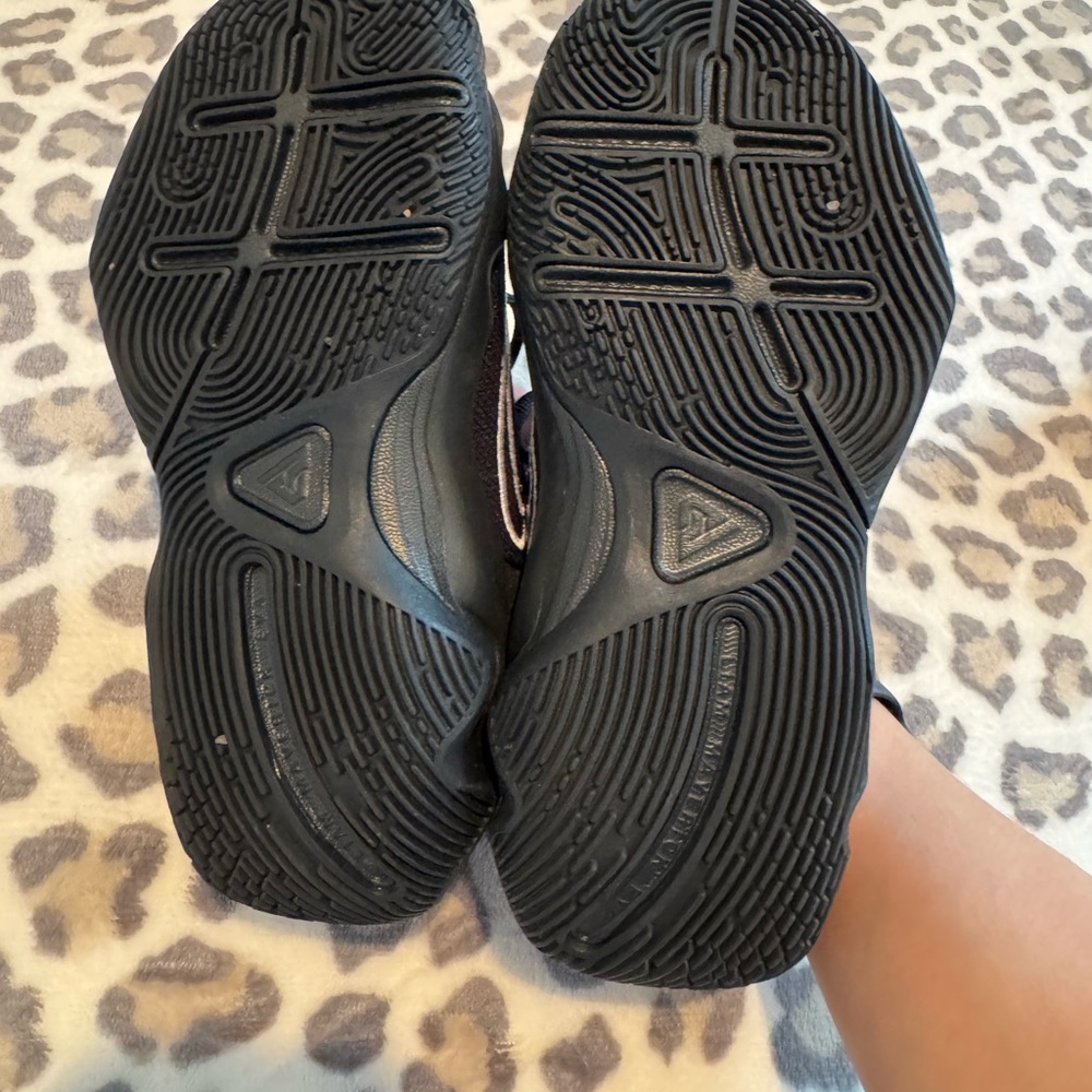 SIZE 3 BUNDLE OF KIDS SNEAKERS - Picture 5 of 13